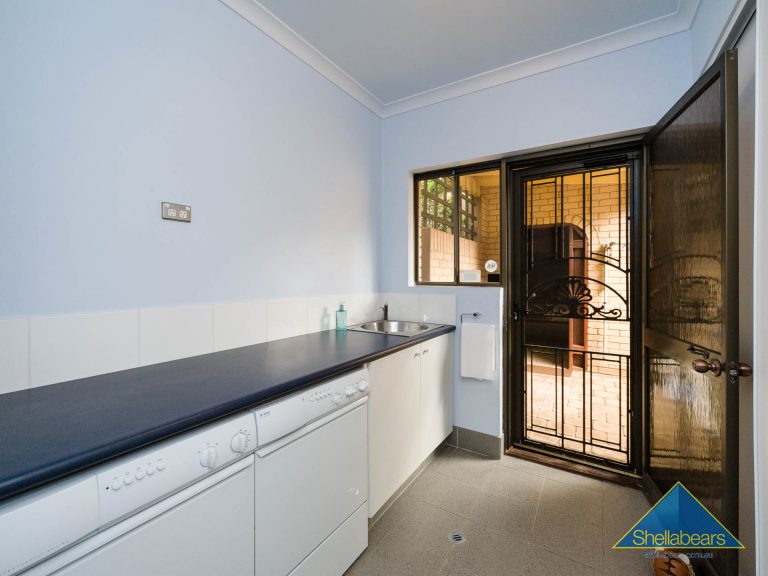 4 Solomon Street gallery