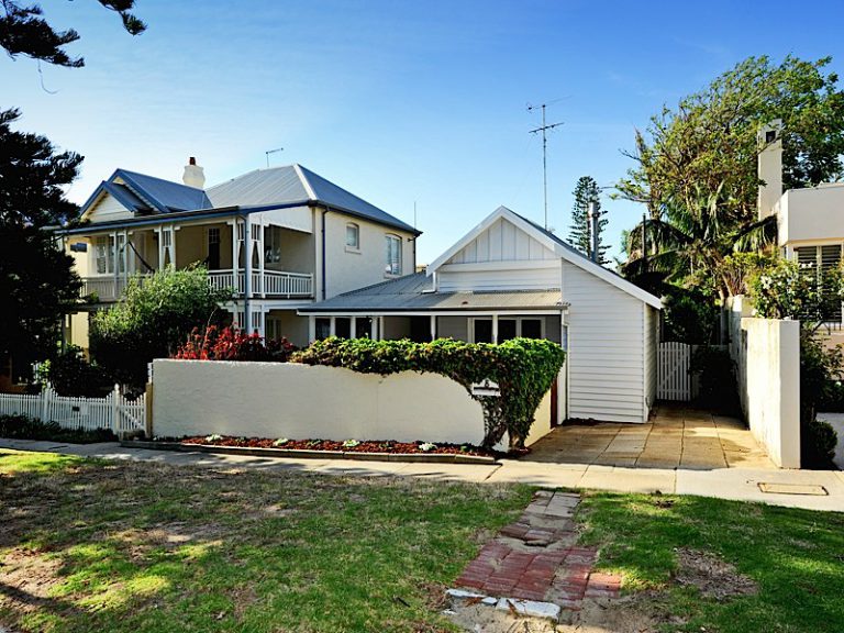 8 Deane gallery