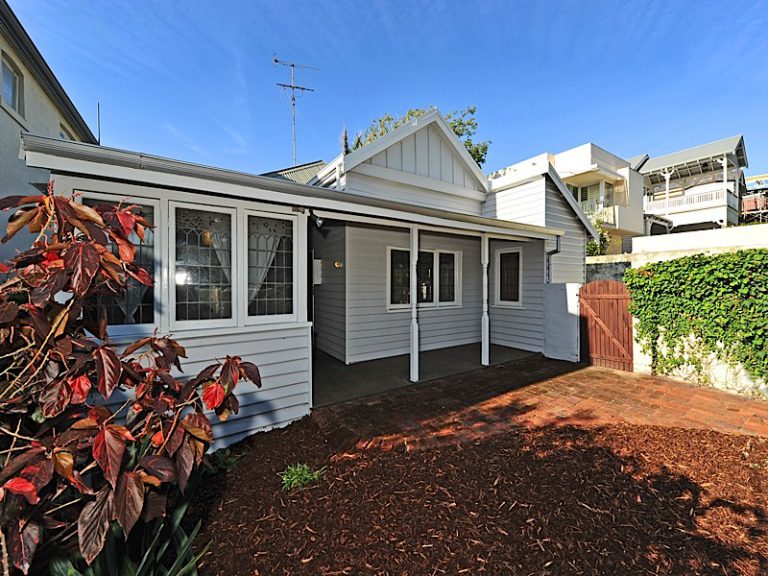 8 Deane gallery