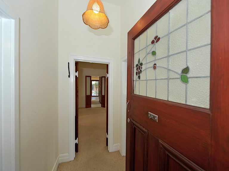 8 Deane gallery