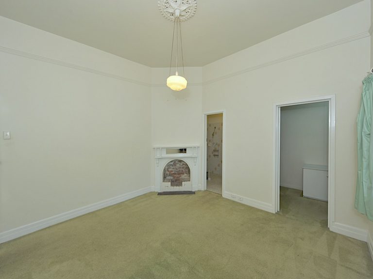 8 Deane gallery