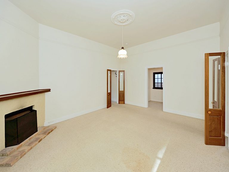 8 Deane gallery