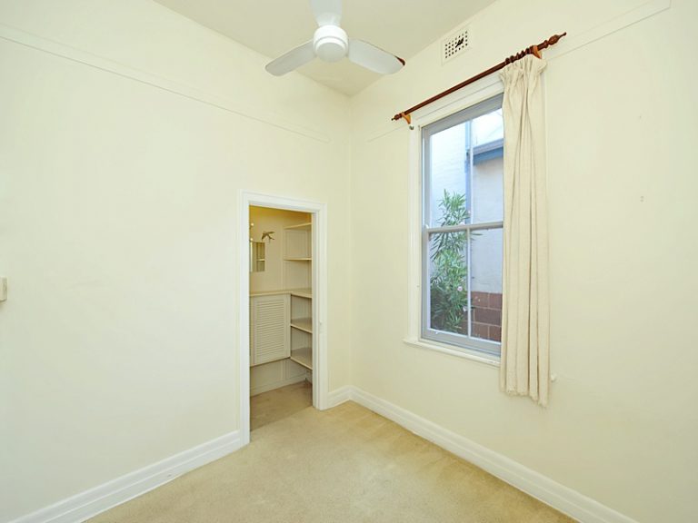 8 Deane gallery