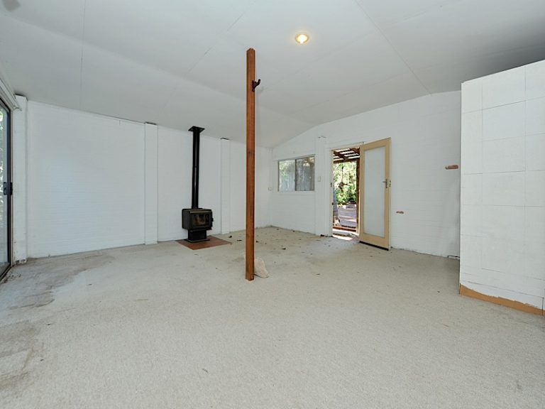 8 Deane gallery