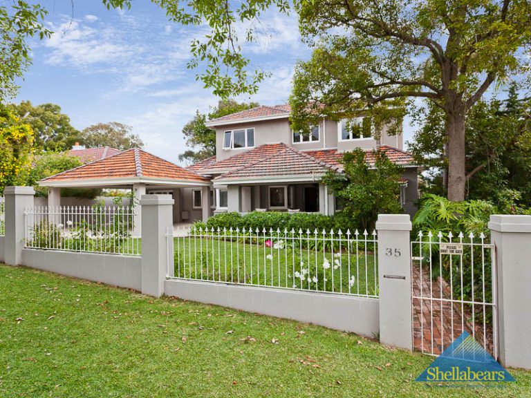 35 Vincent Street gallery