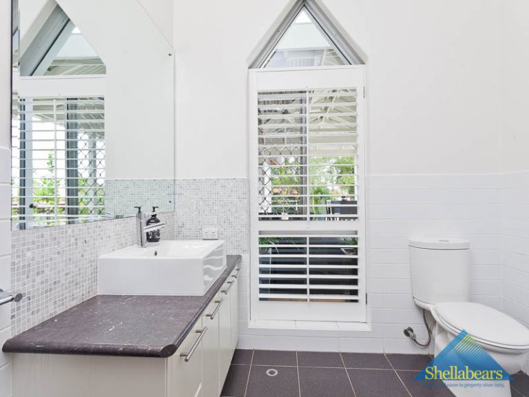 35 Vincent Street gallery