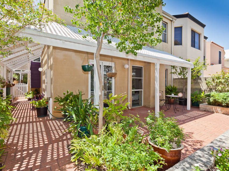 18 Perth Street gallery