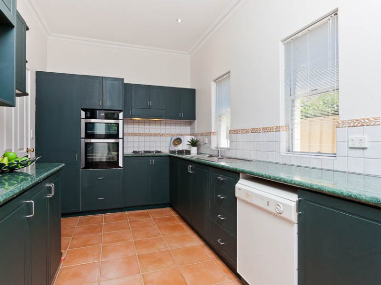 18 Perth Street gallery