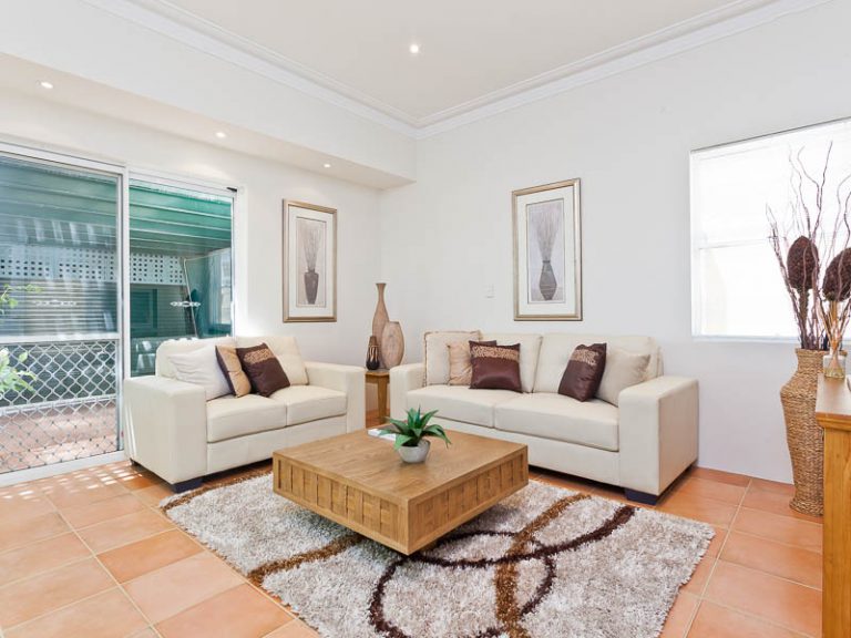 18 Perth Street gallery