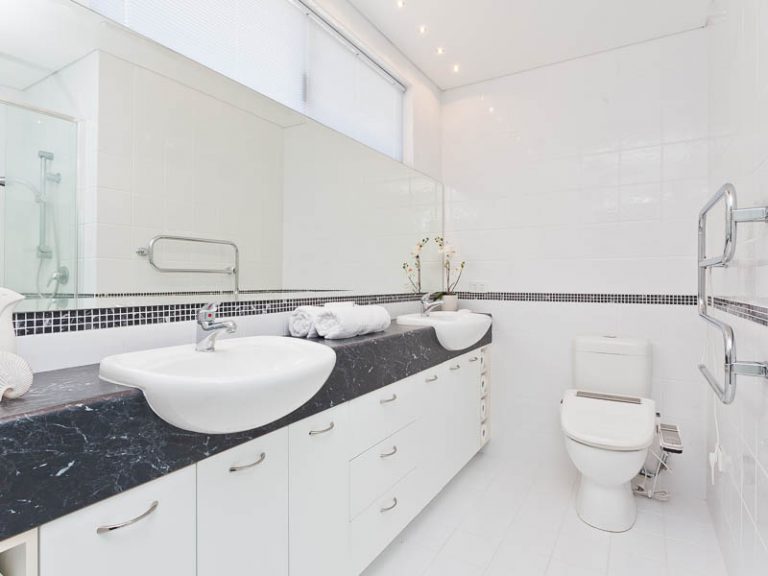 18 Perth Street gallery