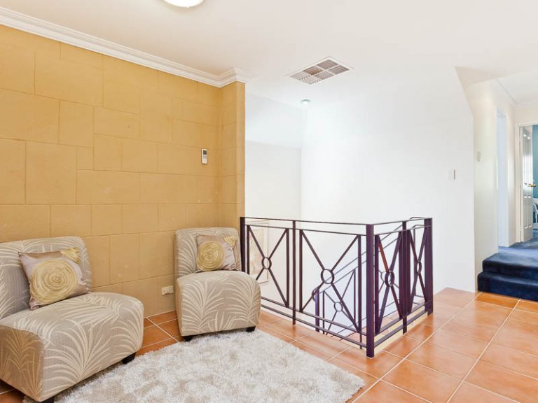 18 Perth Street gallery