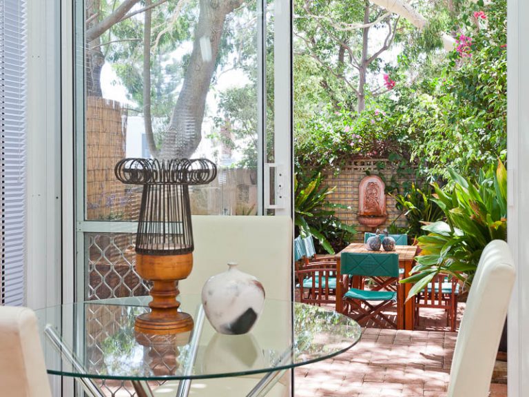 18 Perth Street gallery