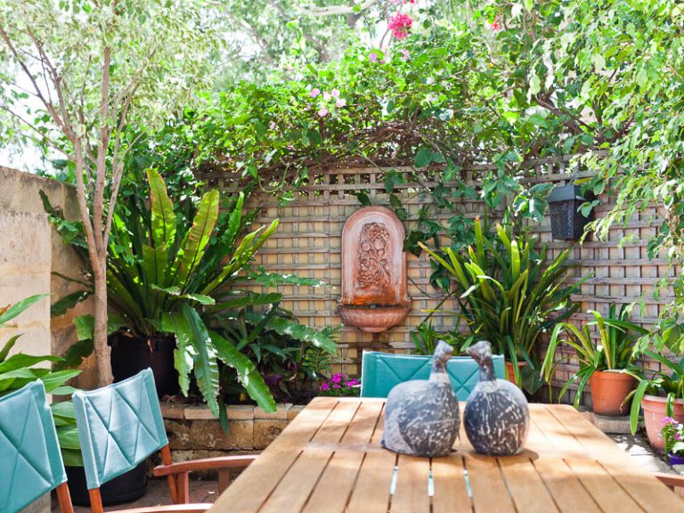 18 Perth Street gallery