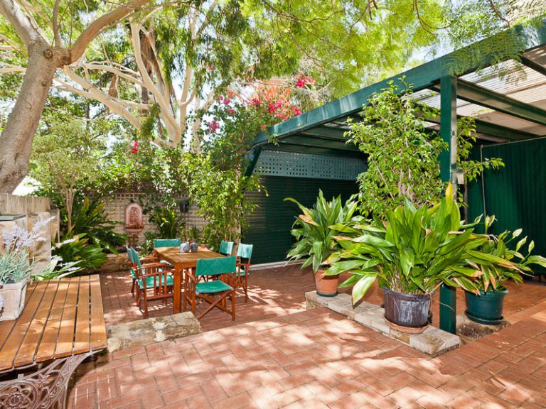 18 Perth Street gallery