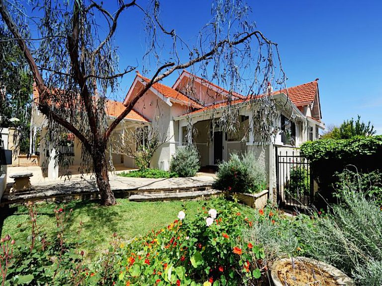 25 Congdon Street gallery