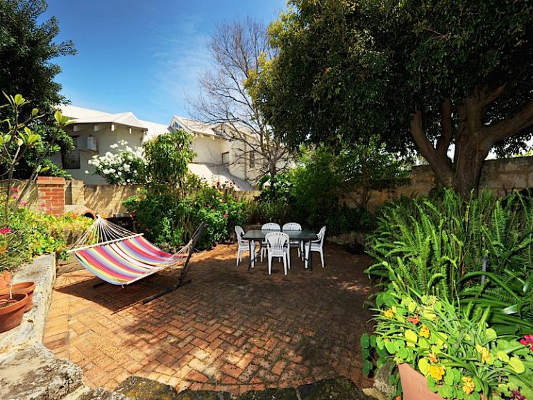 25 Congdon Street gallery