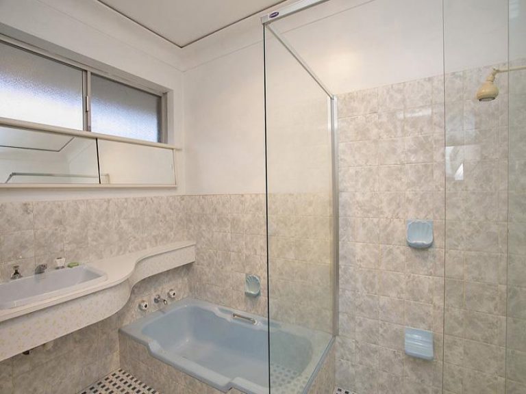 2 Roberts Road gallery