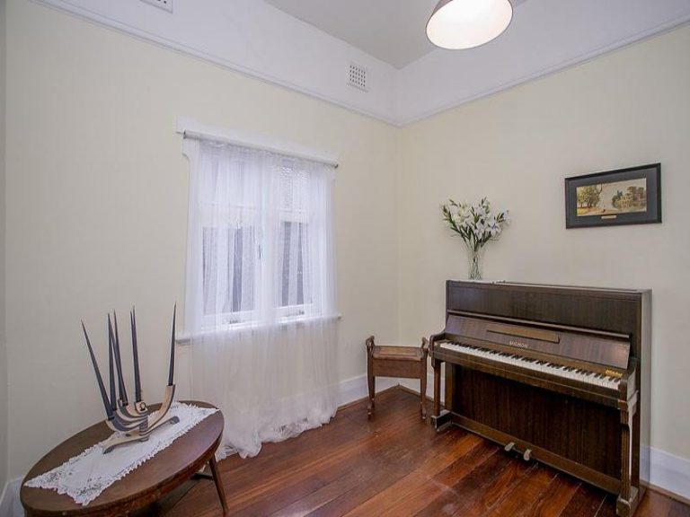 50 Williams Road gallery