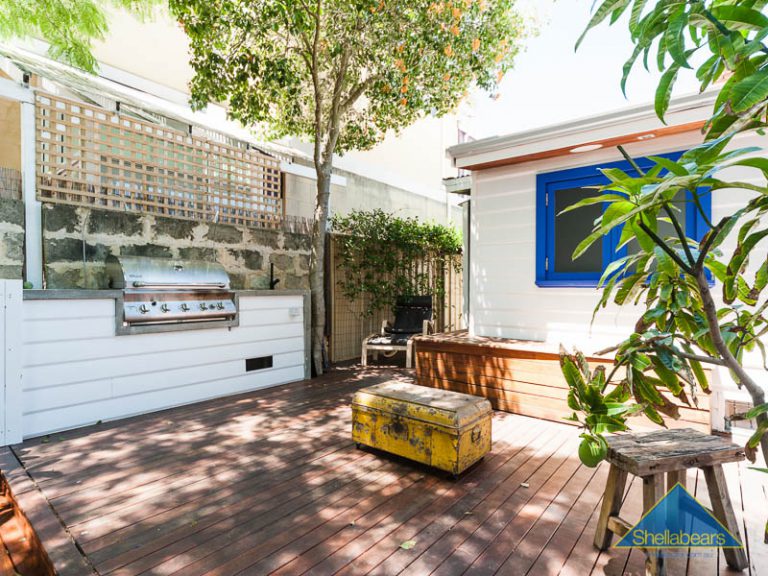16 Perth Street gallery