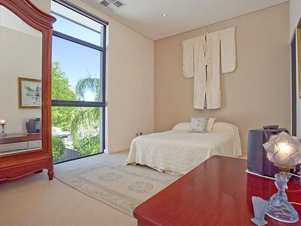 77 Napier Street gallery