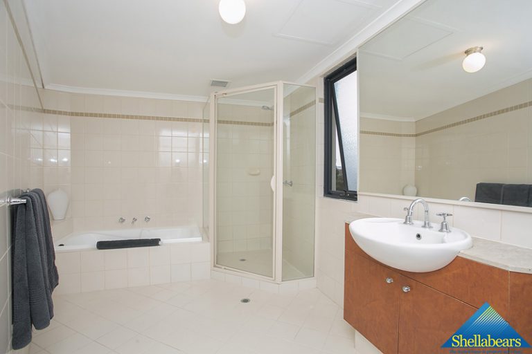 20/2 Outram Street gallery