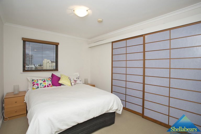 20/2 Outram Street gallery