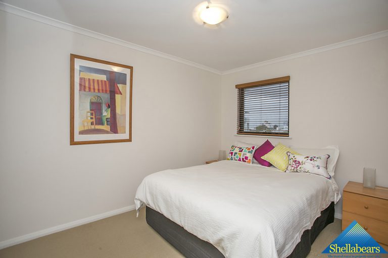 20/2 Outram Street gallery