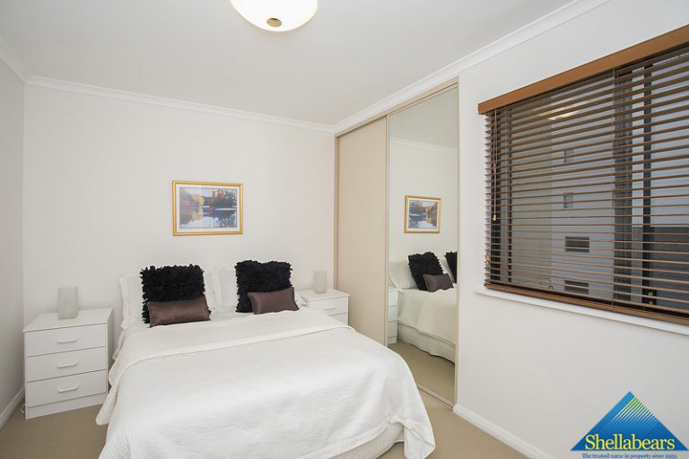 20/2 Outram Street gallery