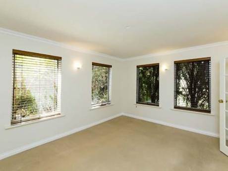 15B Lobelia Street gallery