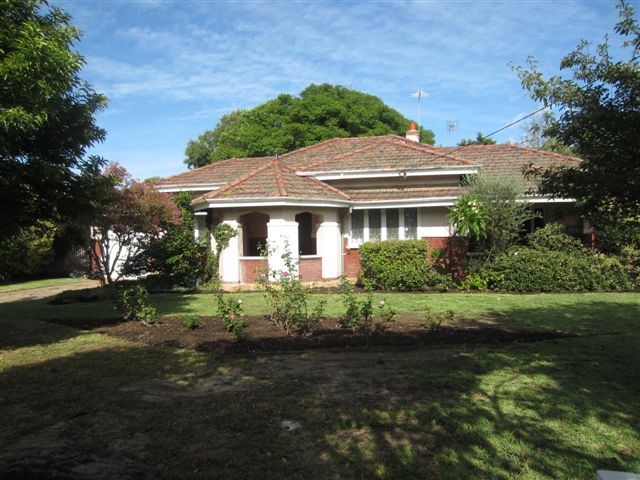 13 Kinninmont Avenue gallery