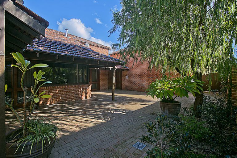 8 Brown Street gallery