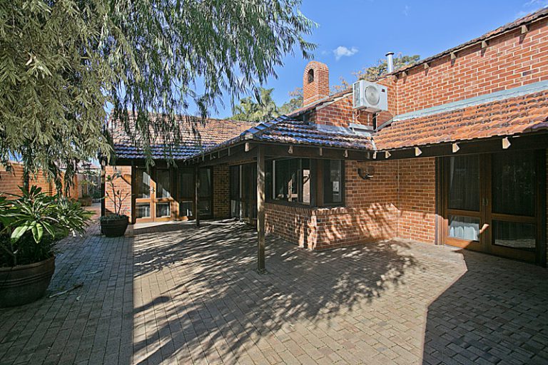 8 Brown Street gallery