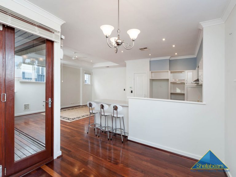 11 Holyrood Street gallery