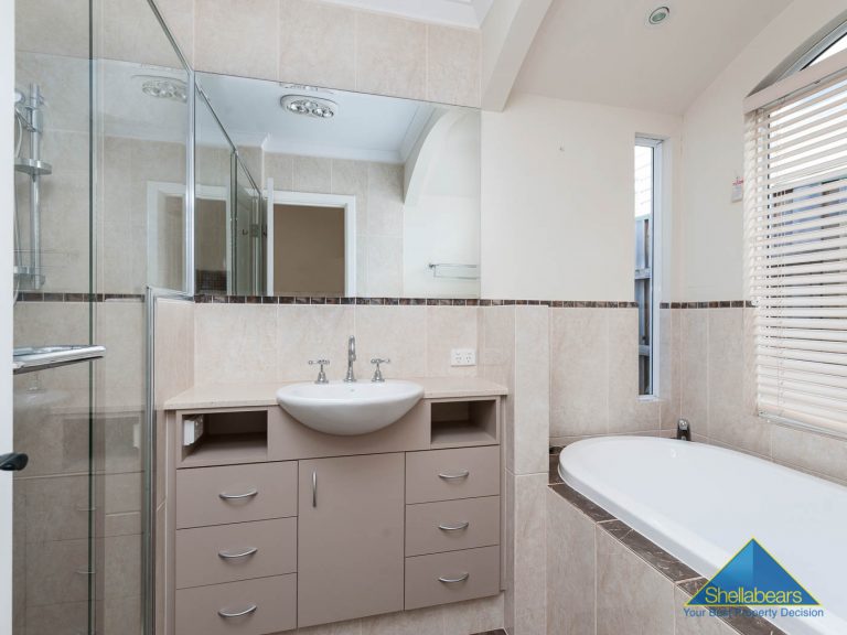 11 Holyrood Street gallery