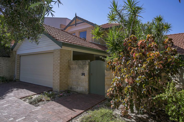 1/4 Airlie Street gallery