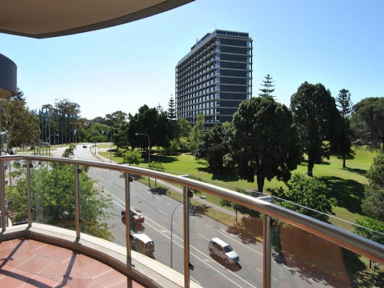 7/69 Malcolm Street gallery