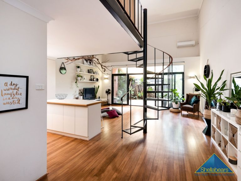 4/2 St Leonards Street gallery