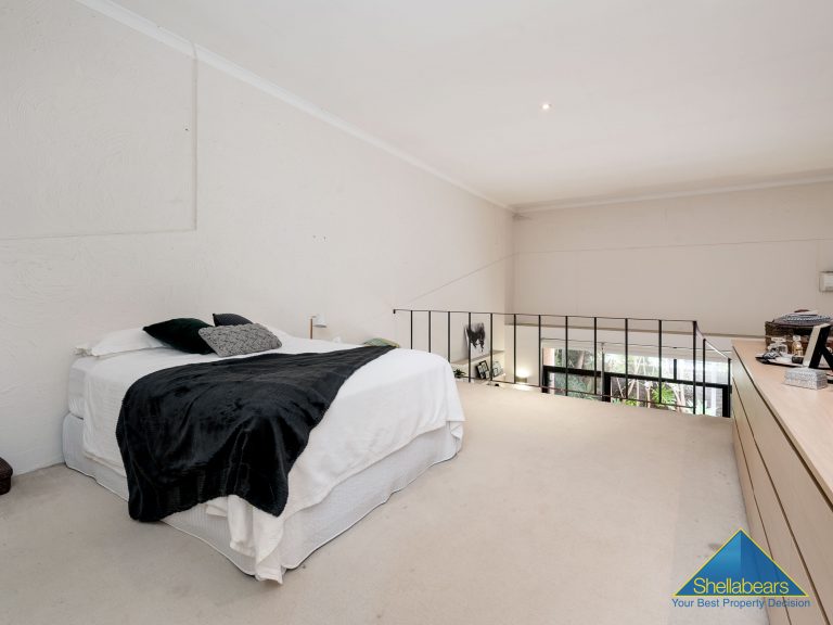 4/2 St Leonards Street gallery