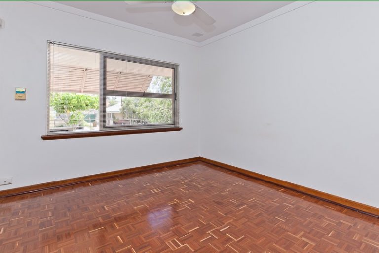 4/52 Langham Street gallery