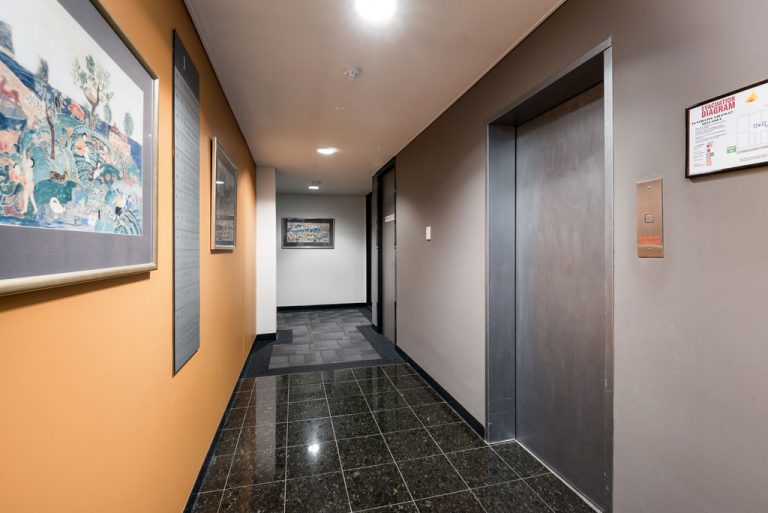 12/18 Stirling  Highway gallery