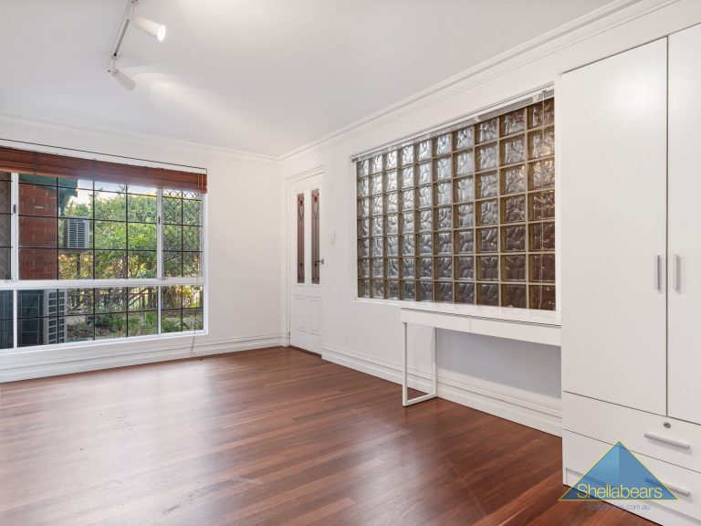 1/6 Stuart Street gallery