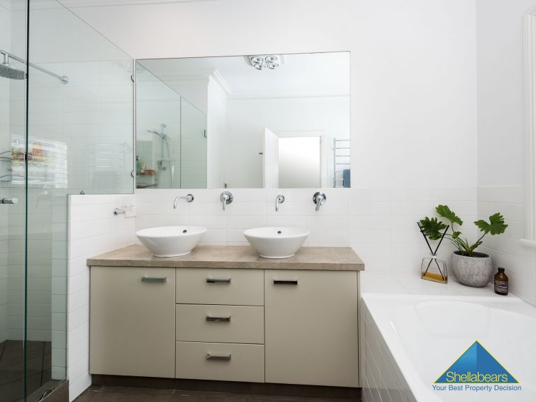 41 Lyons Street gallery