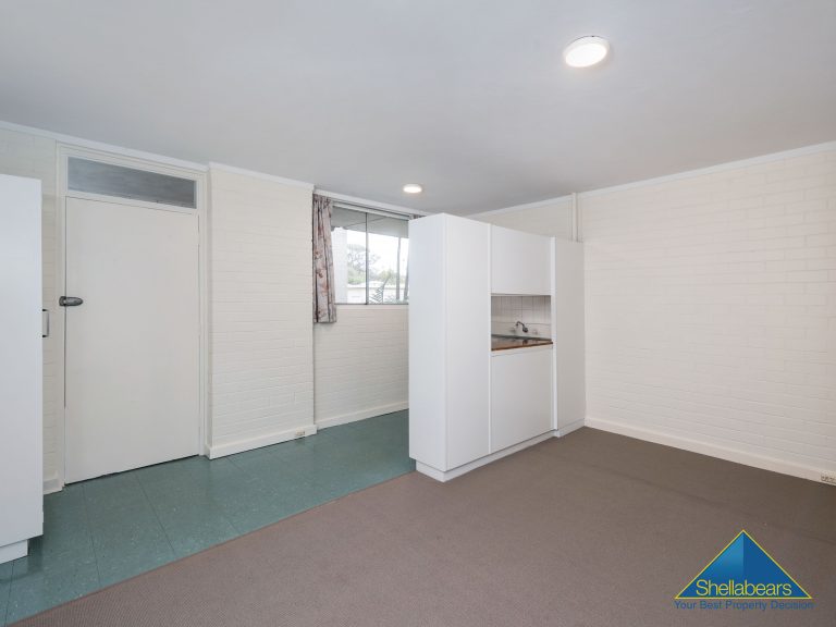 11/8 St Leonards Street gallery