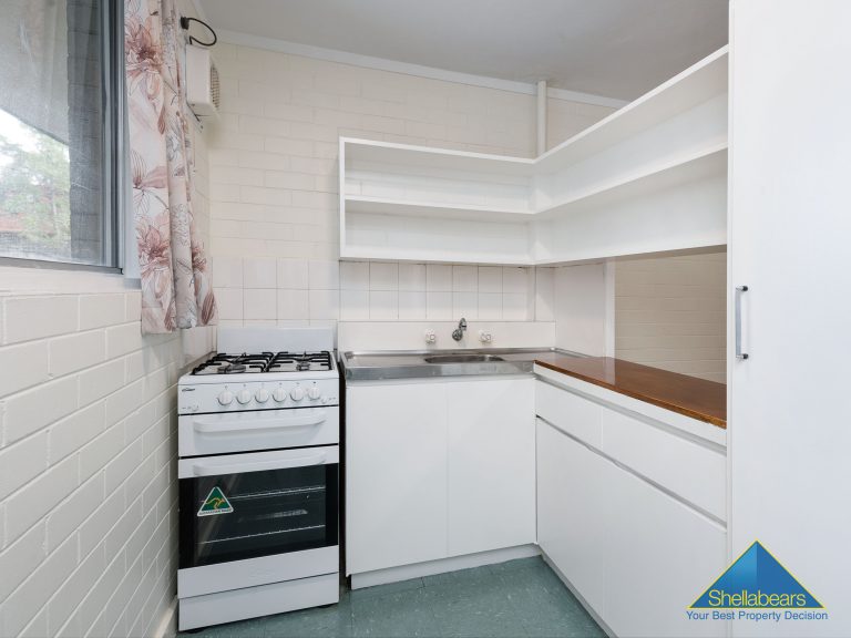 11/8 St Leonards Street gallery