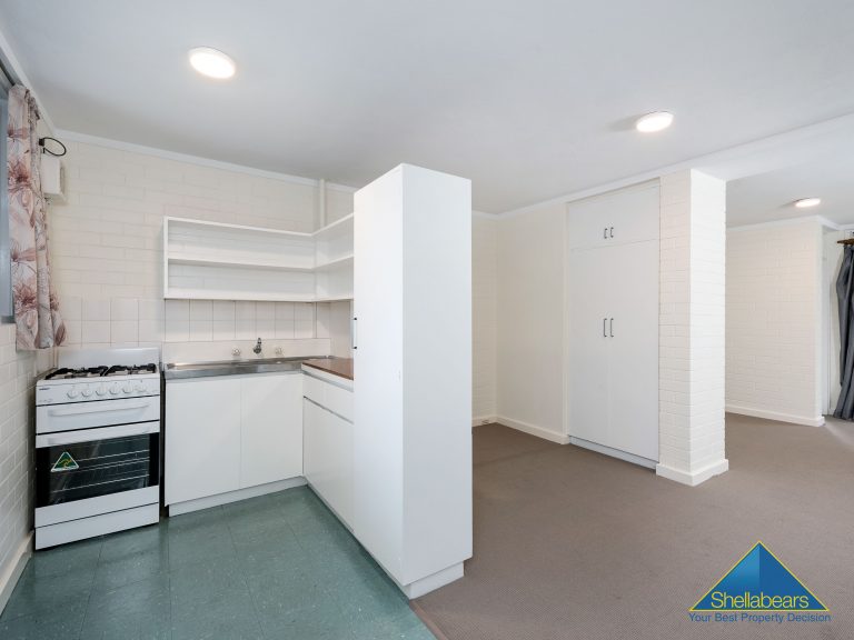 11/8 St Leonards Street gallery