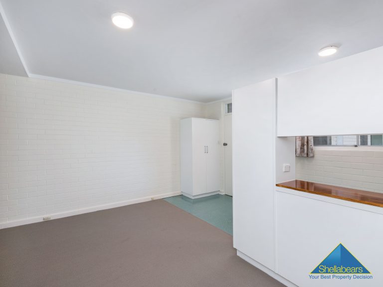 11/8 St Leonards Street gallery