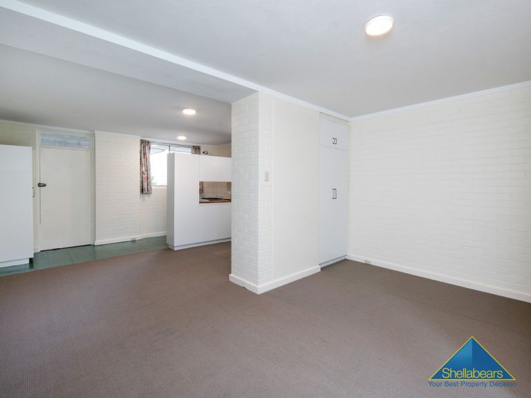 11/8 St Leonards Street gallery