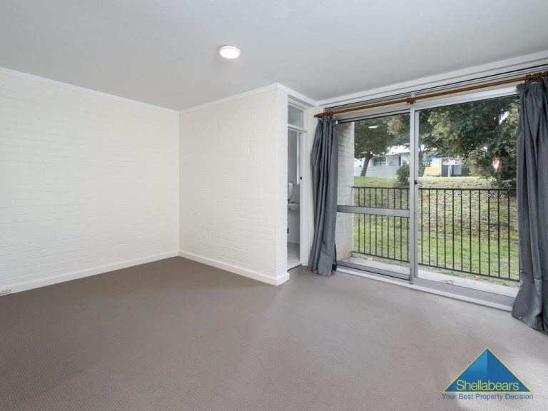 11/8 St Leonards Street gallery