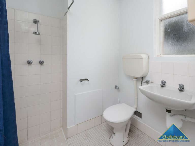 11/8 St Leonards Street gallery