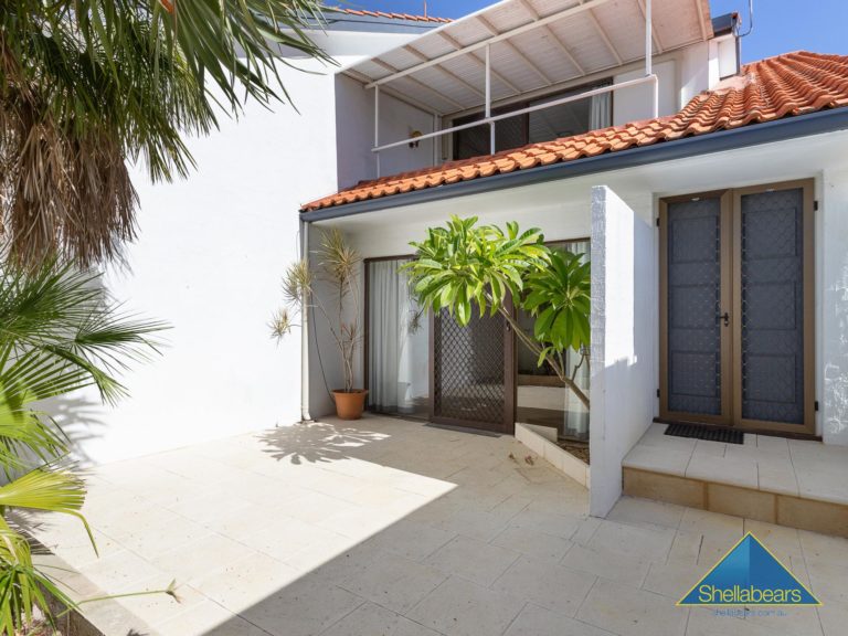 3/129 Labouchere gallery